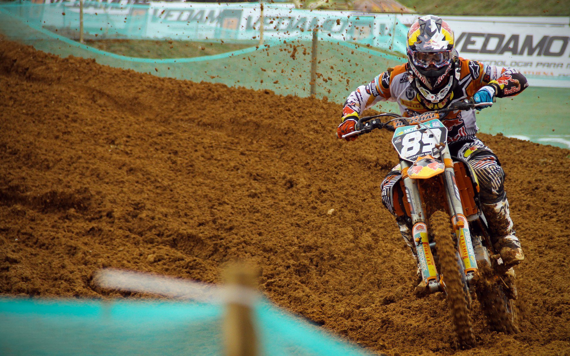 以足球为主题的数字艺术展在多个城市举办，彰显科技魅力，足球艺术品